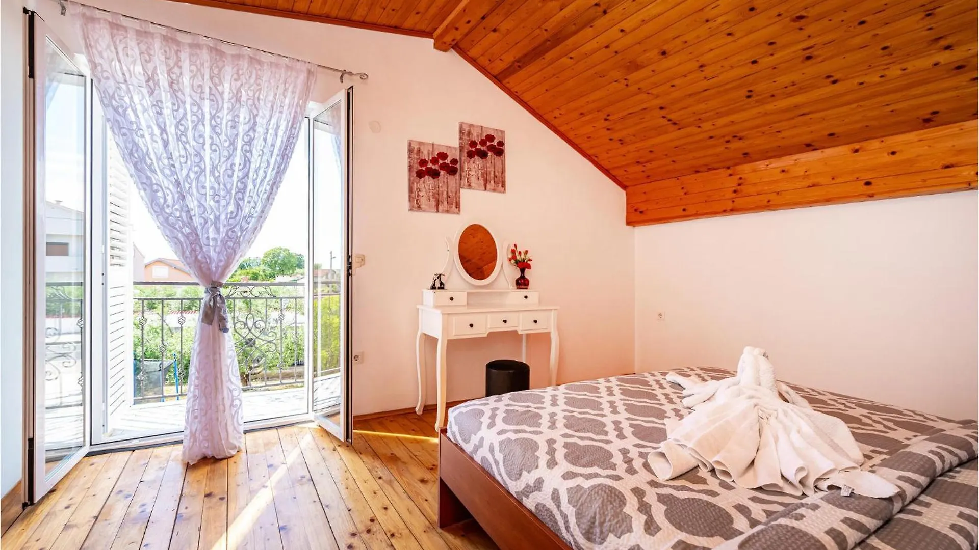 6 Bedroom Pet Friendly Home In Policnik Holiday home