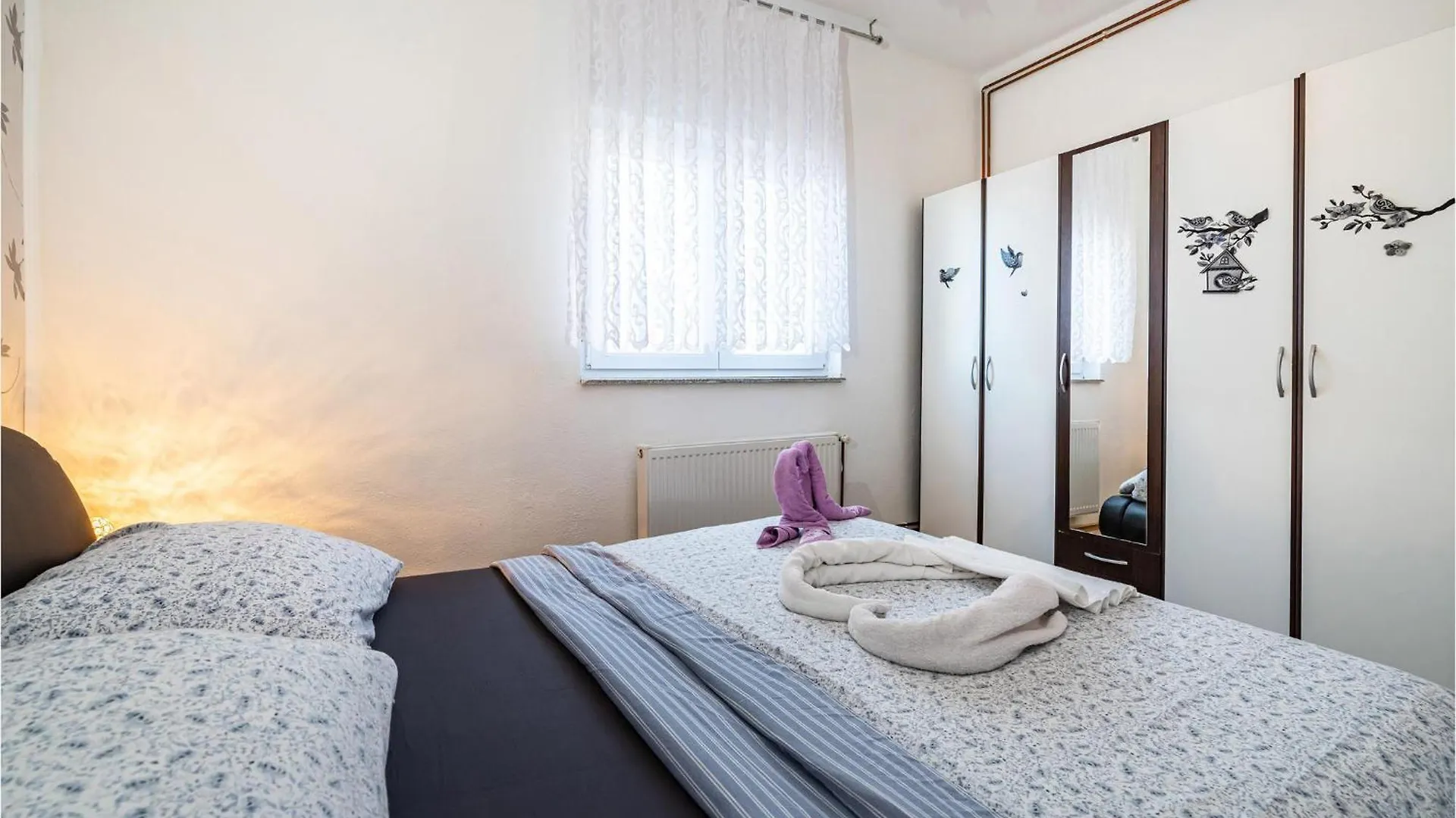 6 Bedroom Pet Friendly Home In Policnik