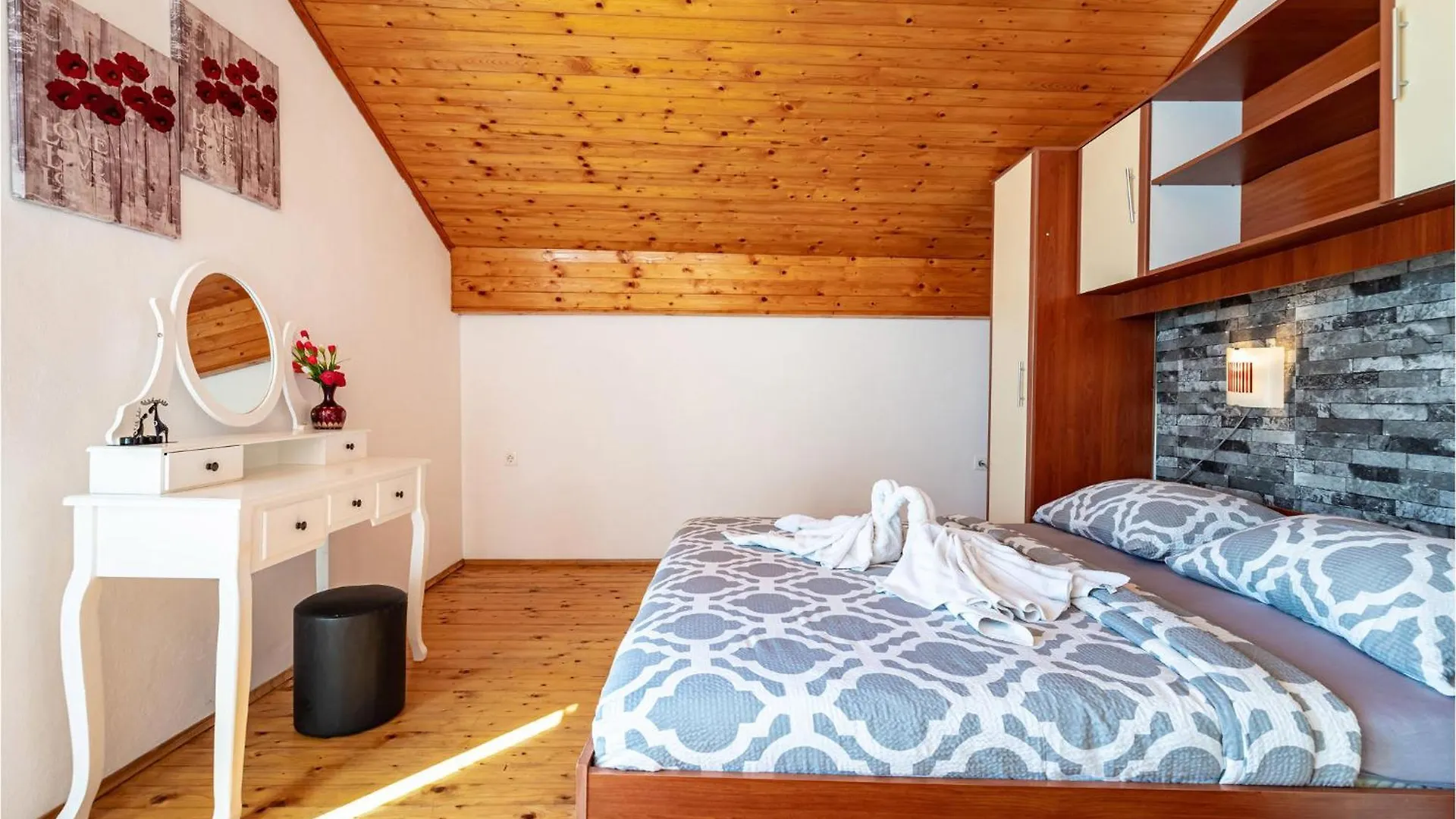6 Bedroom Pet Friendly Home In Policnik Holiday home