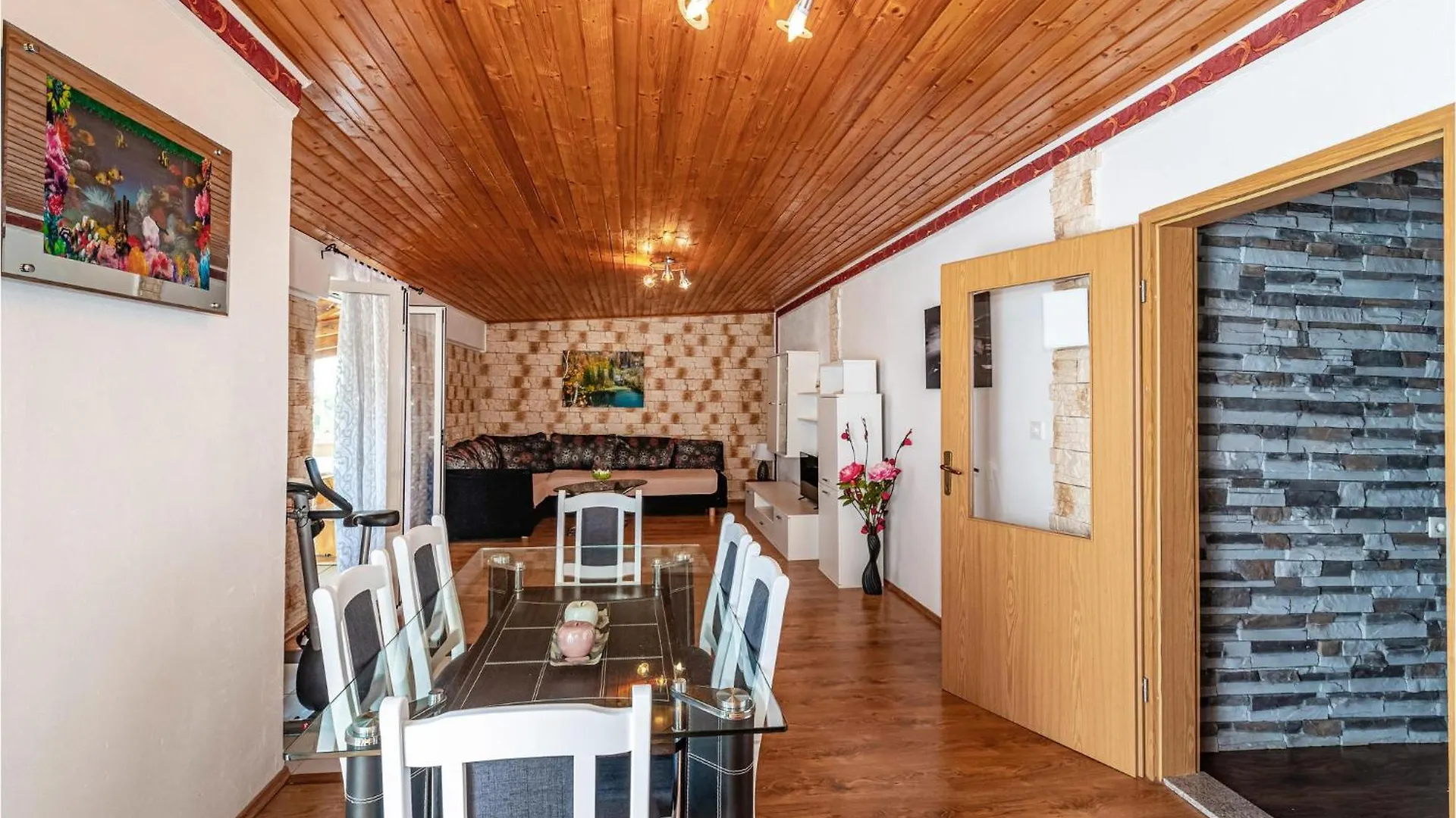 Holiday home 6 Bedroom Pet Friendly Home In Policnik