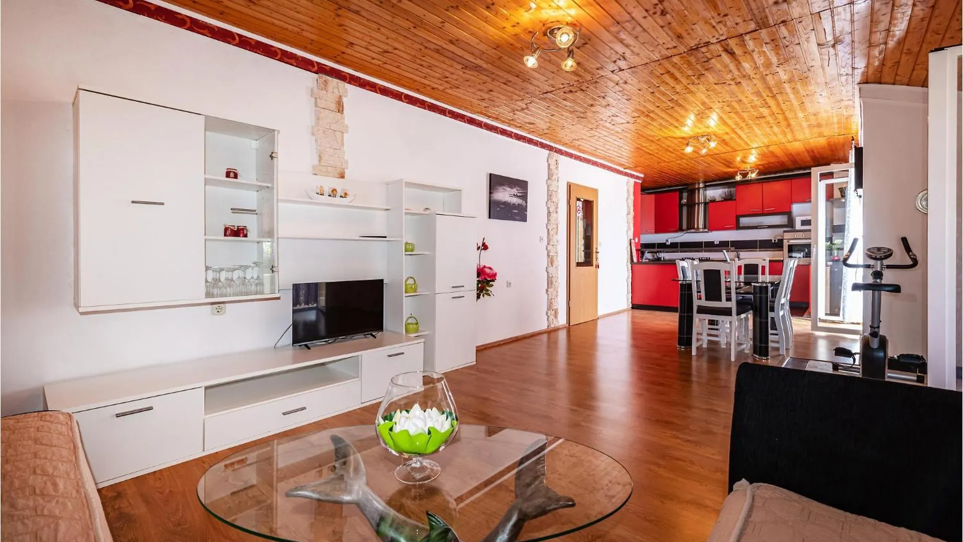 6 Bedroom Pet Friendly Home In Policnik