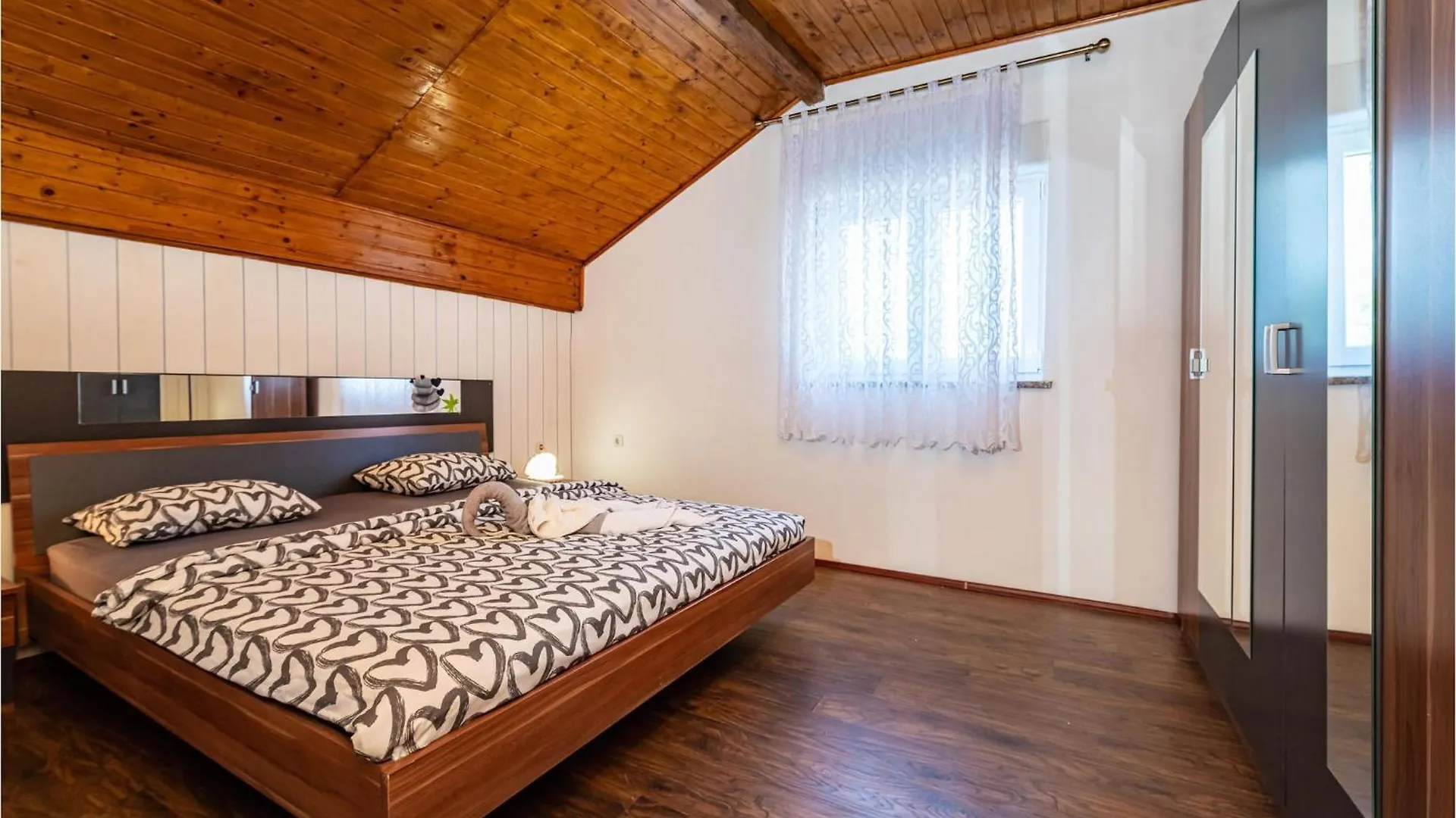 6 Bedroom Pet Friendly Home In Policnik Holiday home
