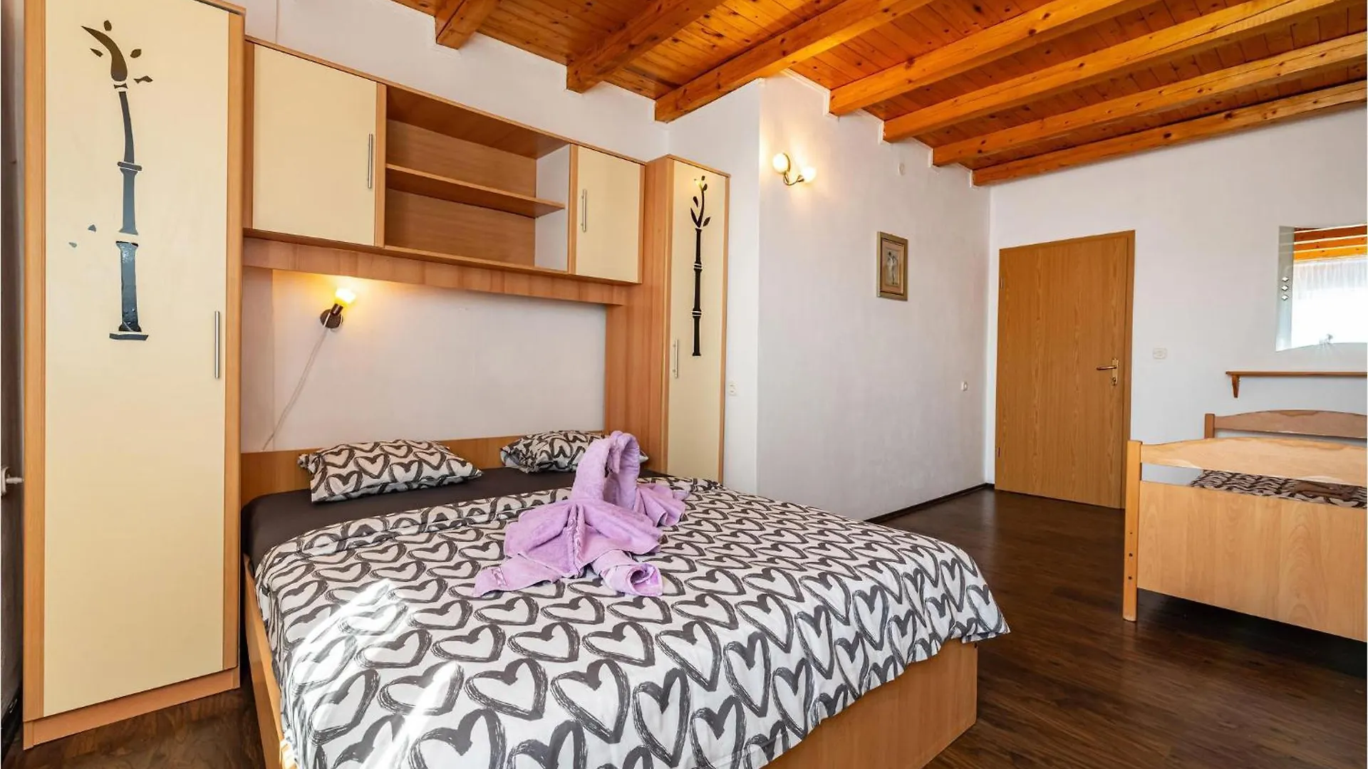 6 Bedroom Pet Friendly Home In Policnik Croatia